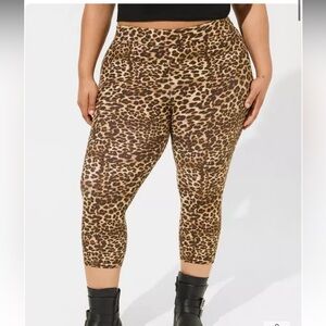 Torrid Betsey Johnson Leopard Print Capri Leggings